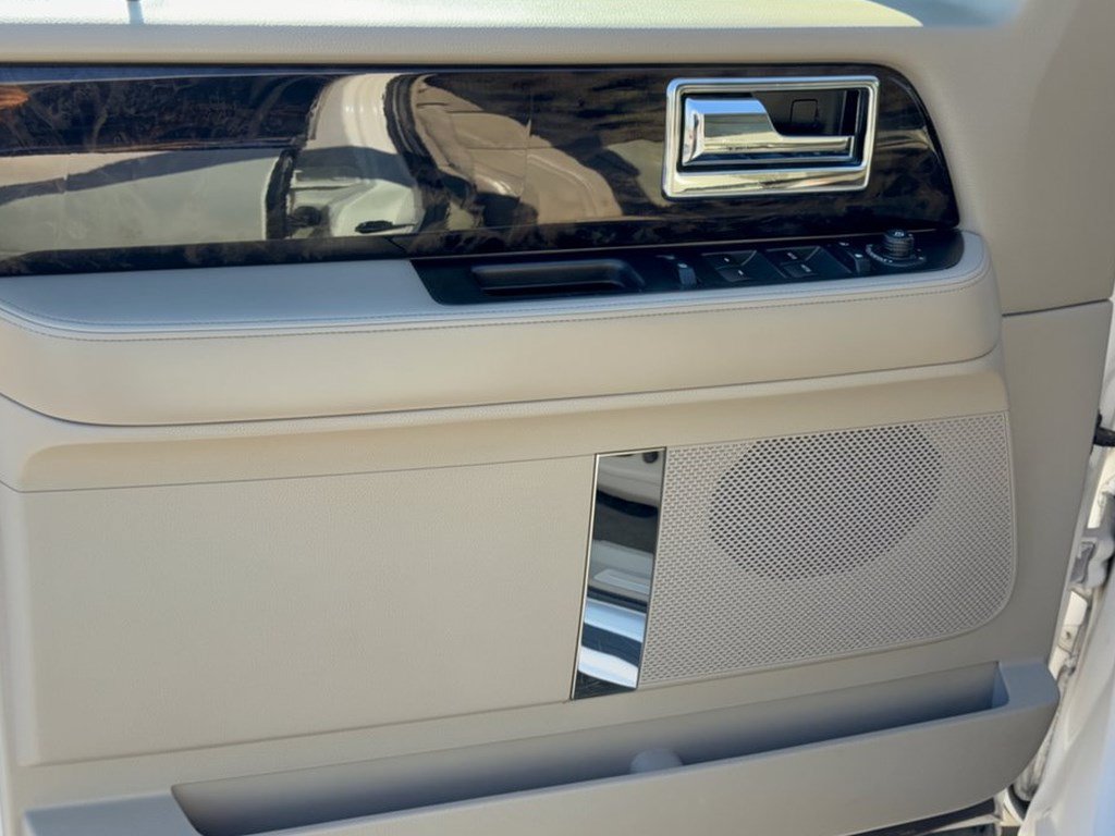 Used 2015 Lincoln Navigator L 4WD image 14