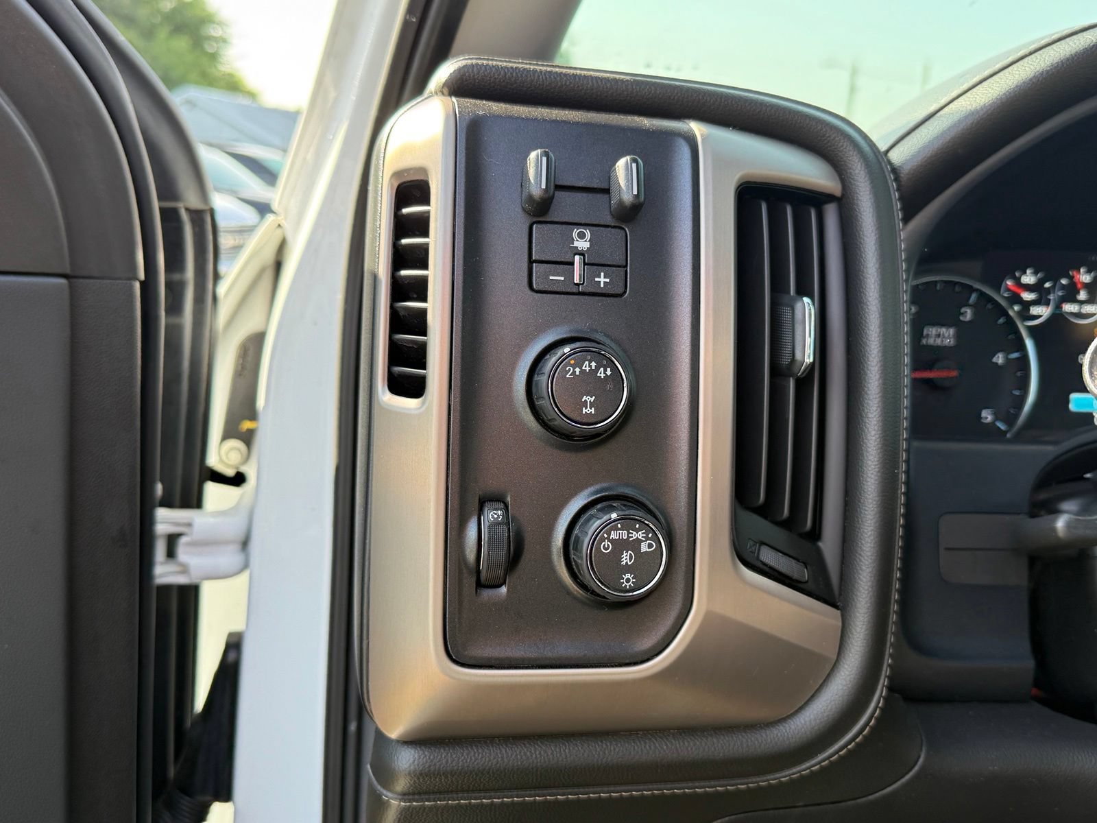 Used 2019 GMC Sierra 3500 Denali AWD/4WD image 17