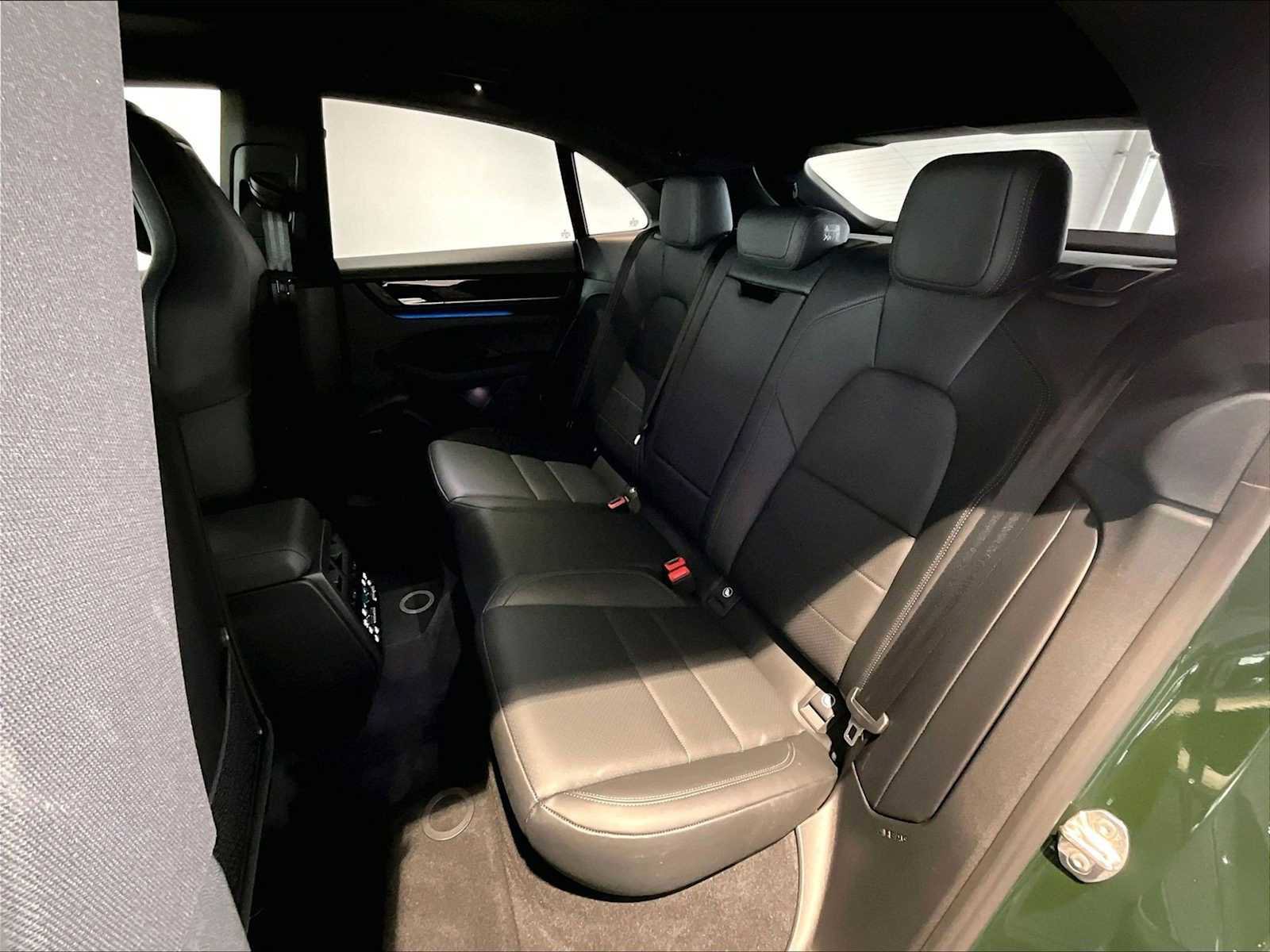 Used 2025 Porsche Macan 4S Electric image 31