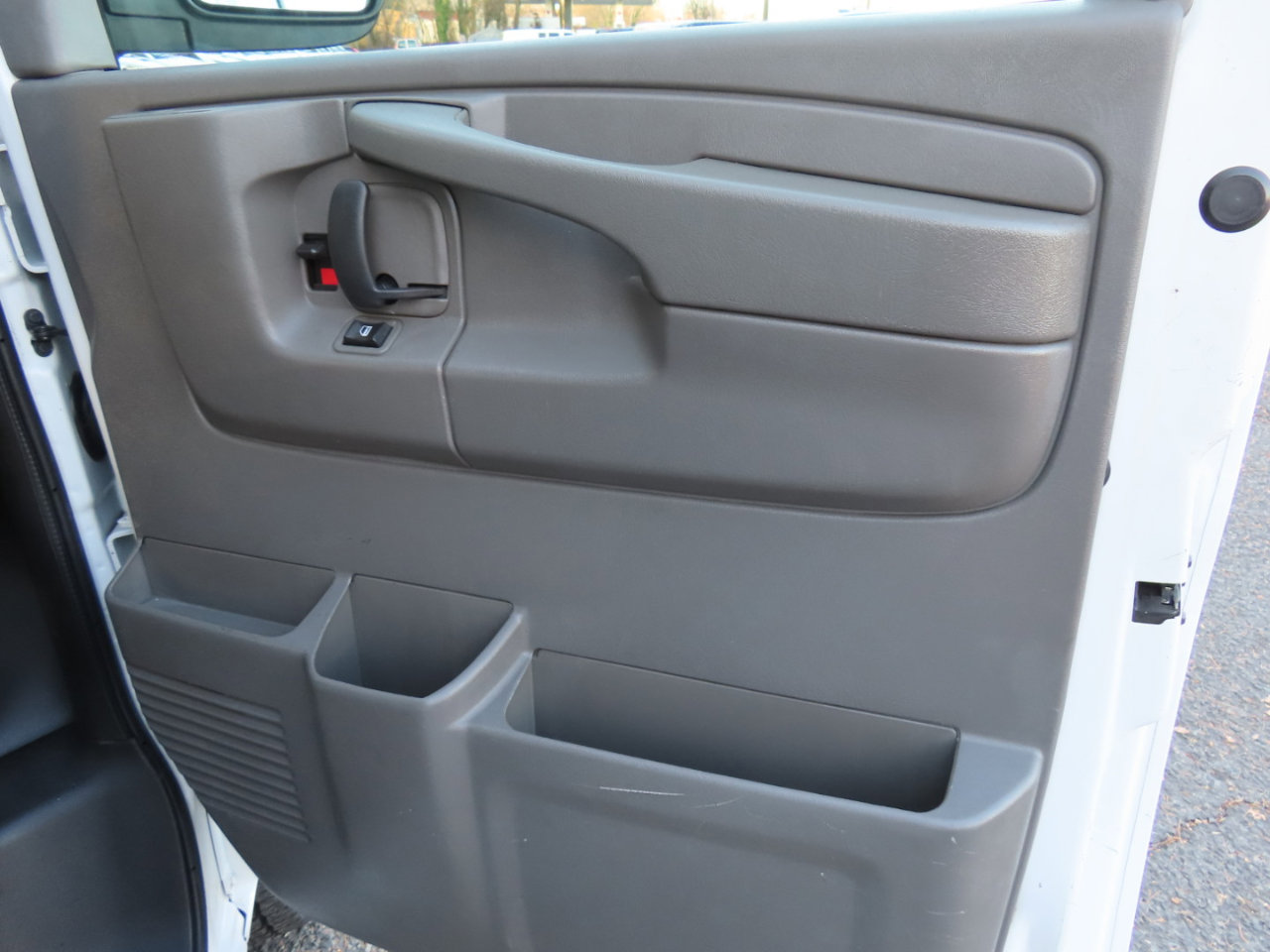 Used 2015 Chevrolet Express 2500 image 10