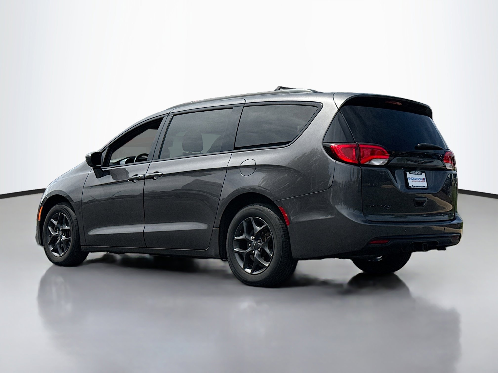 Used 2020 Chrysler Pacifica Touring FWD image 14