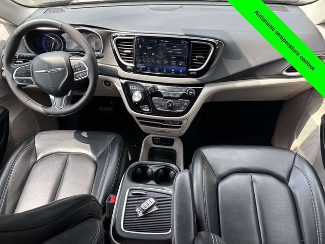 Used 2023 Chrysler Pacifica Touring-L FWD image 27