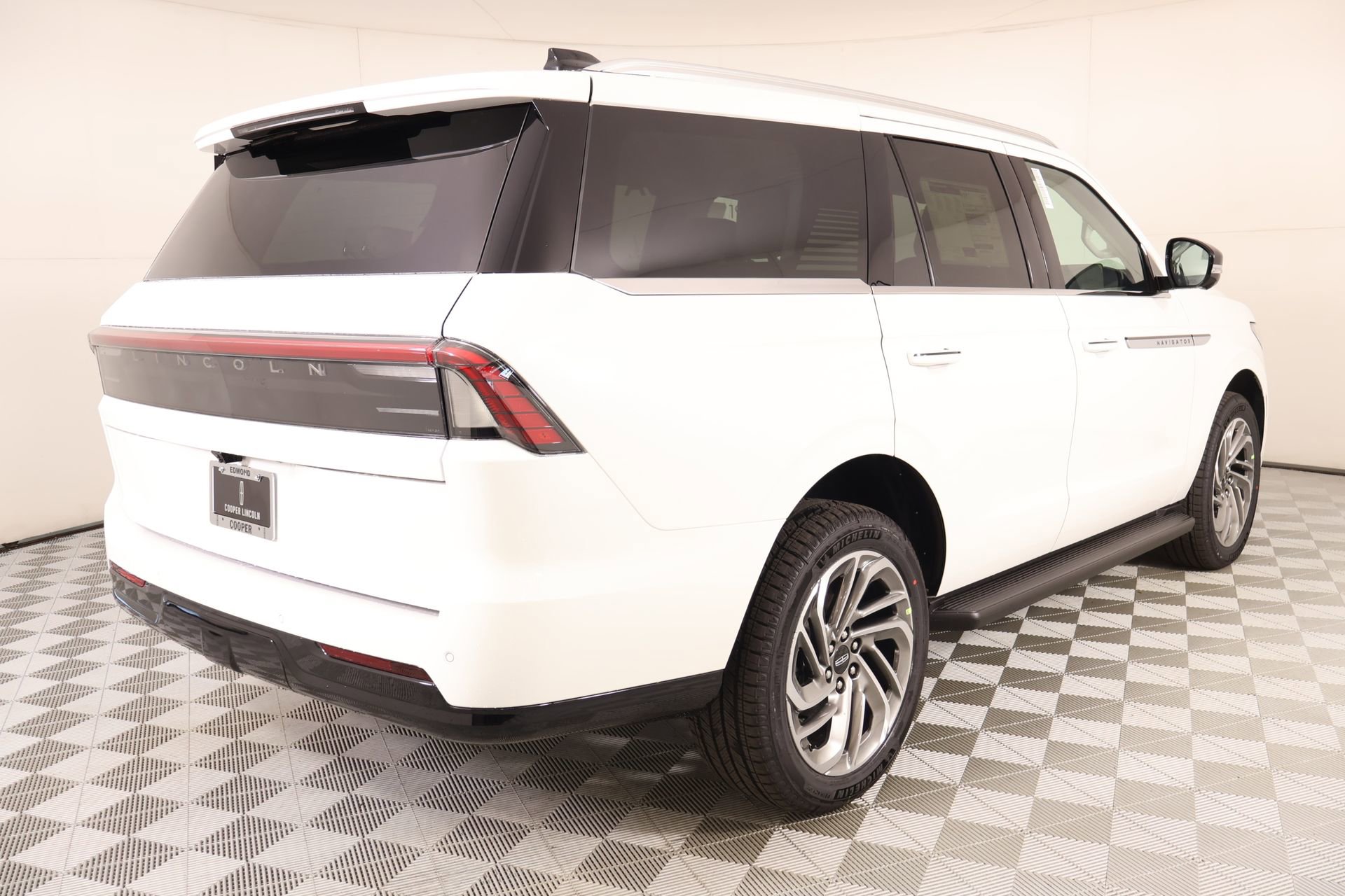 New 2026 Lincoln Navigator Premiere AWD/4WD image 22