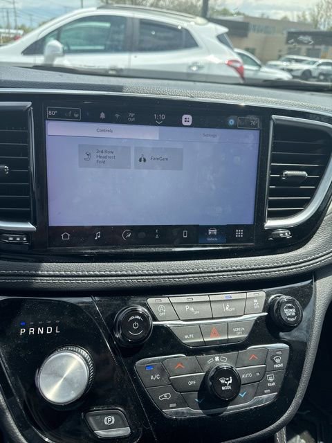 Used 2023 Chrysler Pacifica Limited w/ Uconnect Theater Family Group AWD/4WD image 5