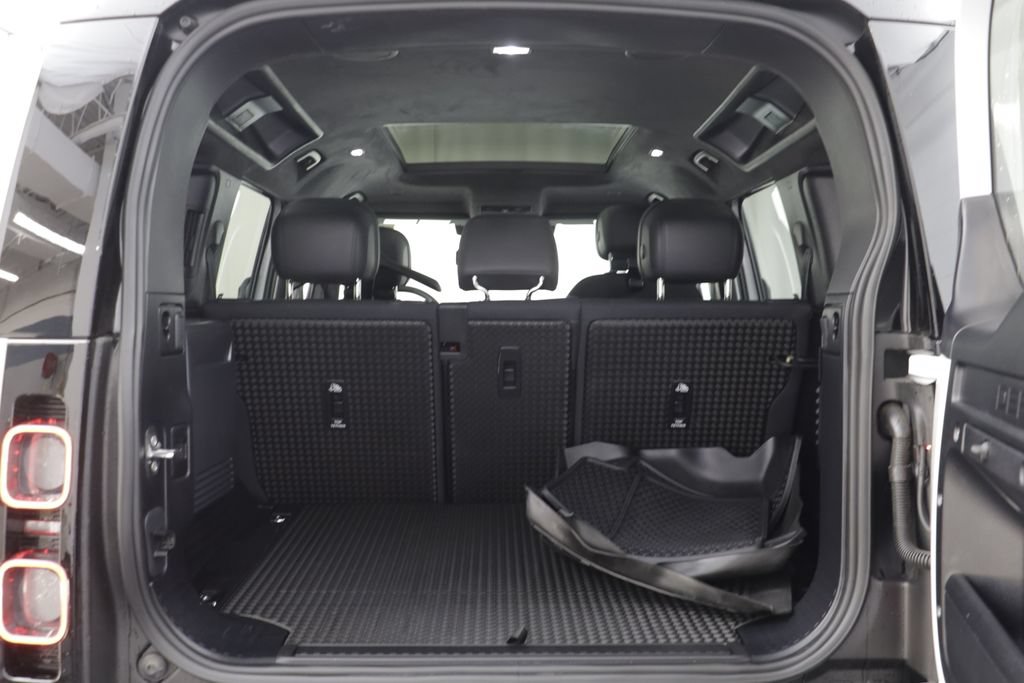 Certified 2025 Land Rover Defender 110 V8 AWD/4WD image 19