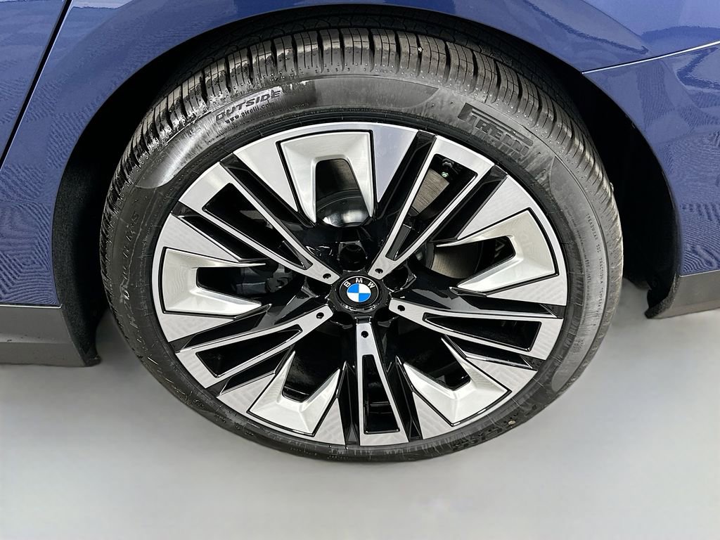 New 2026 BMW i5 eDrive40 w/ Premium Package RWD image 23