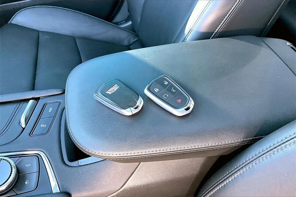 Certified 2023 Cadillac XT6 Sport w/ LPO, ONYX Package image 10