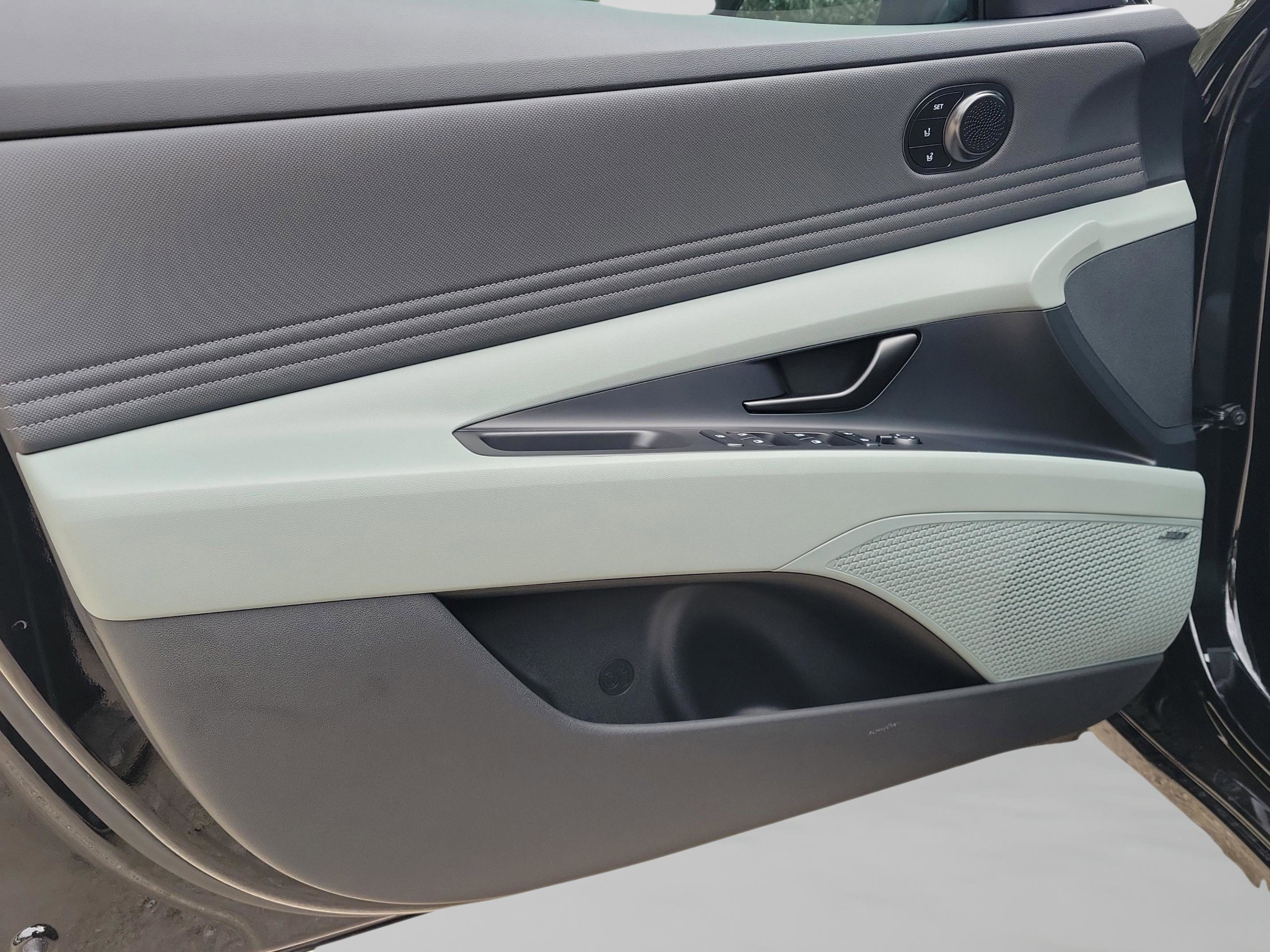 New 2026 Hyundai Elantra Limited image 29