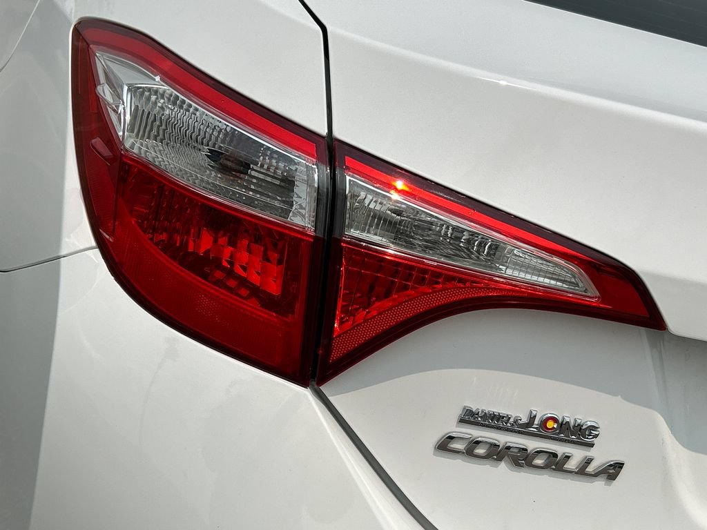 Used 2015 Toyota Corolla LE FWD image 21