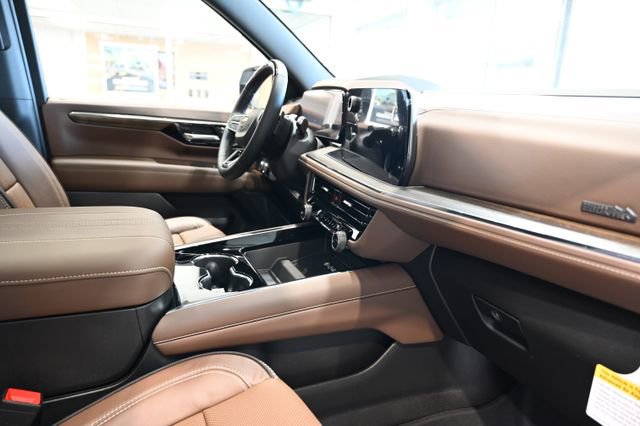 New 2026 Chevrolet Suburban High Country AWD/4WD image 16