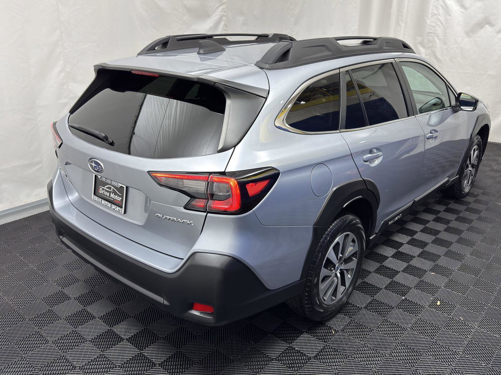 Used 2024 Subaru Outback Premium image 12