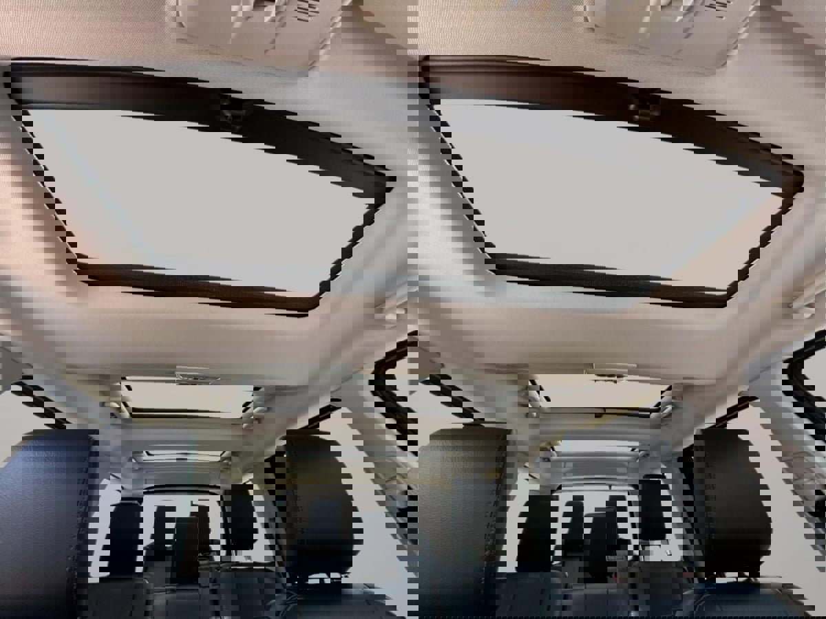 Used 2016 Land Rover LR4 image 36