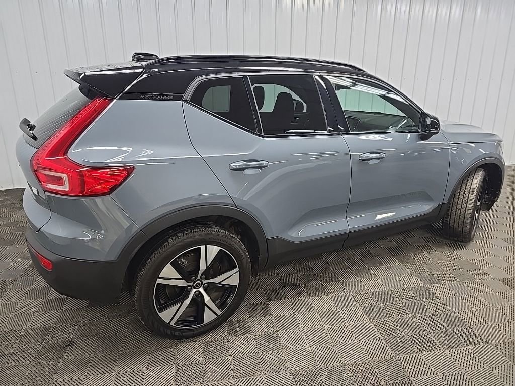 Used 2022 Volvo XC40 P8 Recharge Plus image 3