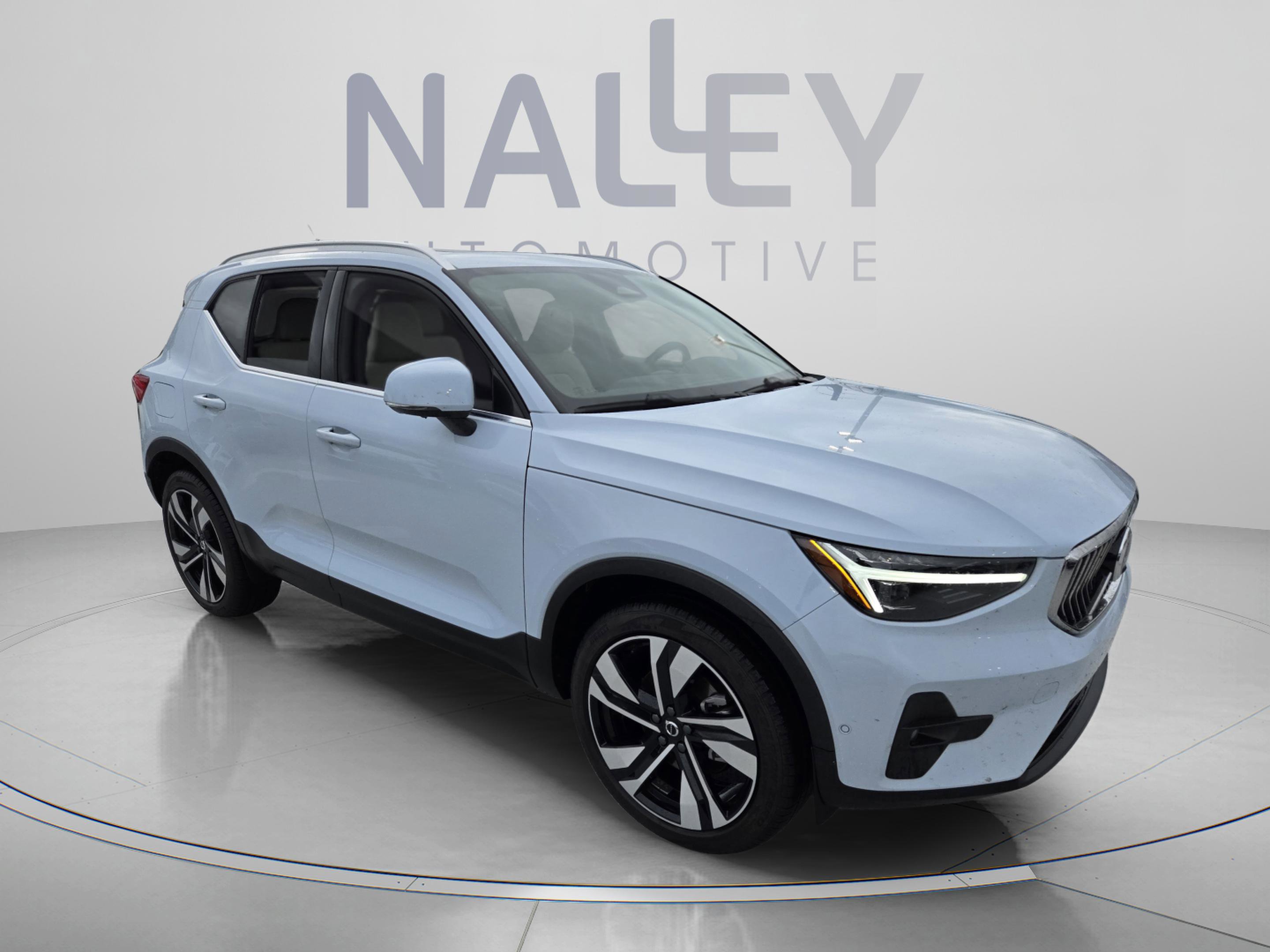 Used 2025 Volvo XC40 B5 Ultra AWD/4WD image 7
