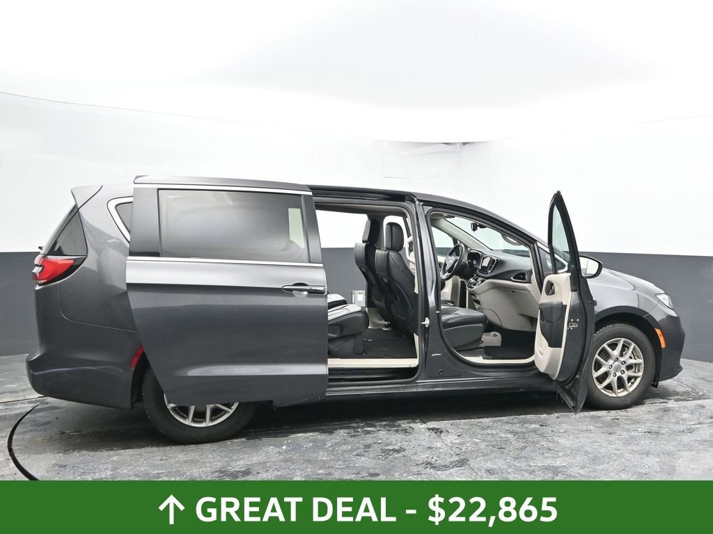 Used 2023 Chrysler Pacifica Touring-L image 83
