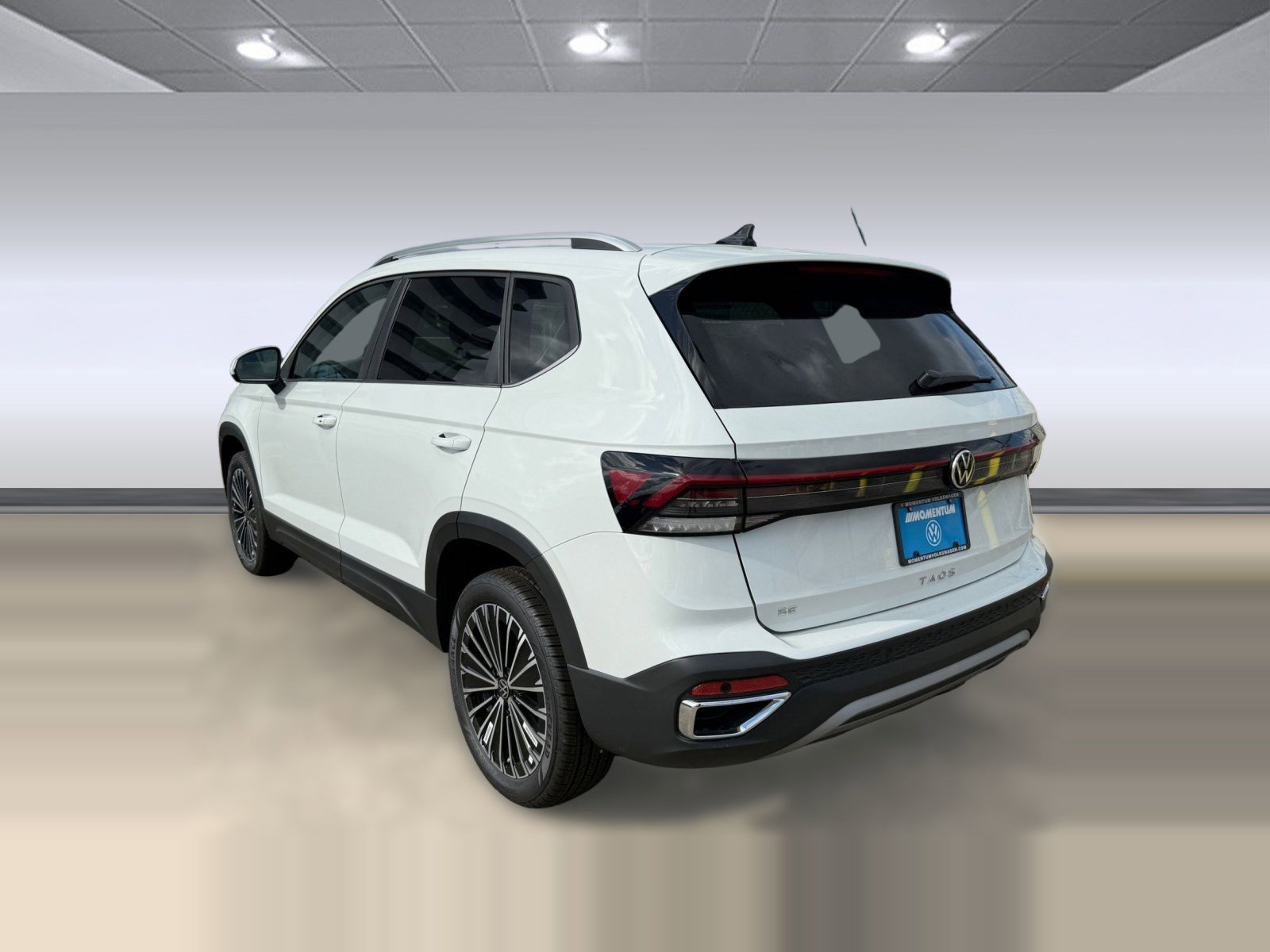 New 2026 Volkswagen Taos SE image 3