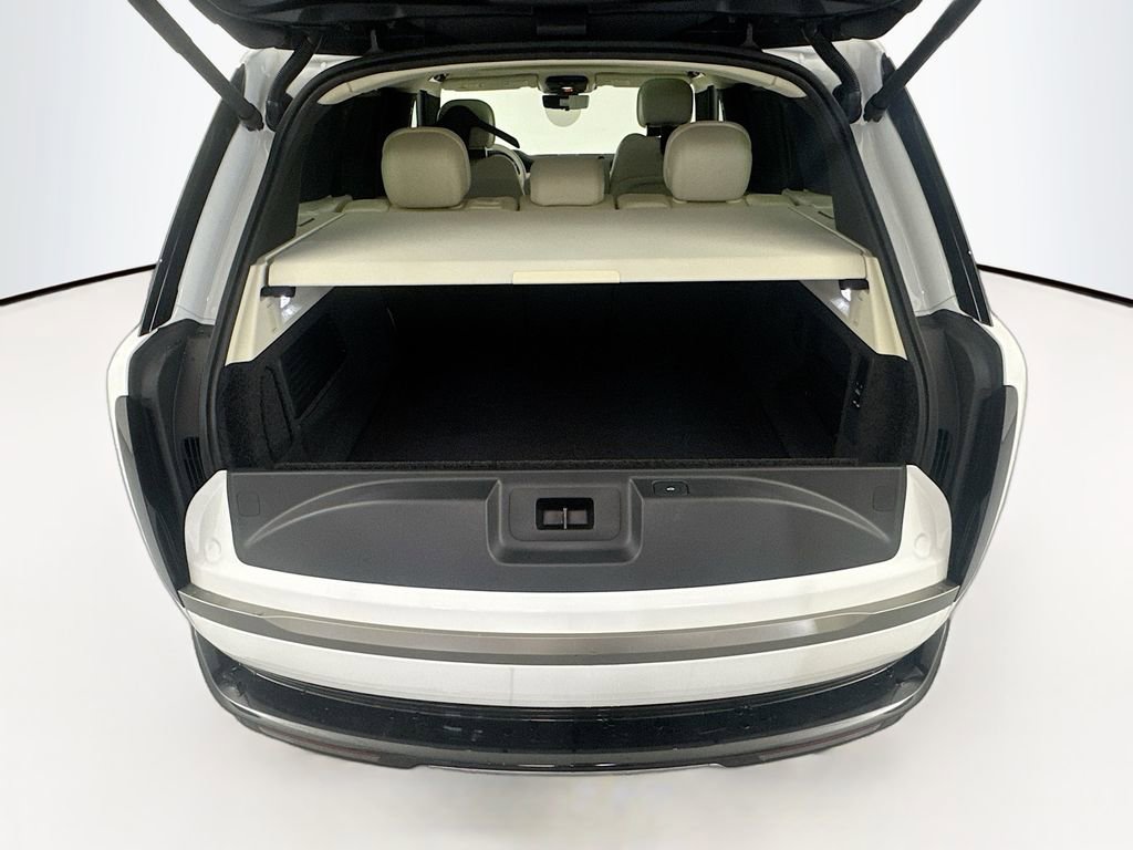 New 2026 Land Rover Range Rover SE image 26