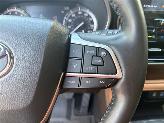 Used 2022 Toyota Highlander Platinum AWD/4WD image 16