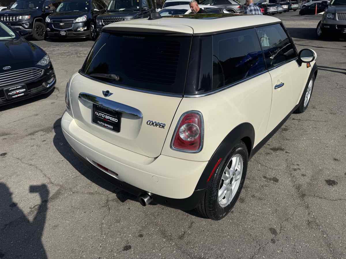Used 2012 MINI Cooper Hardtop image 5