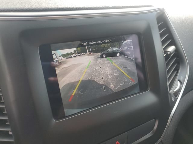 Used 2019 Jeep Cherokee Latitude w/ Popular Appearance Group FWD image 21