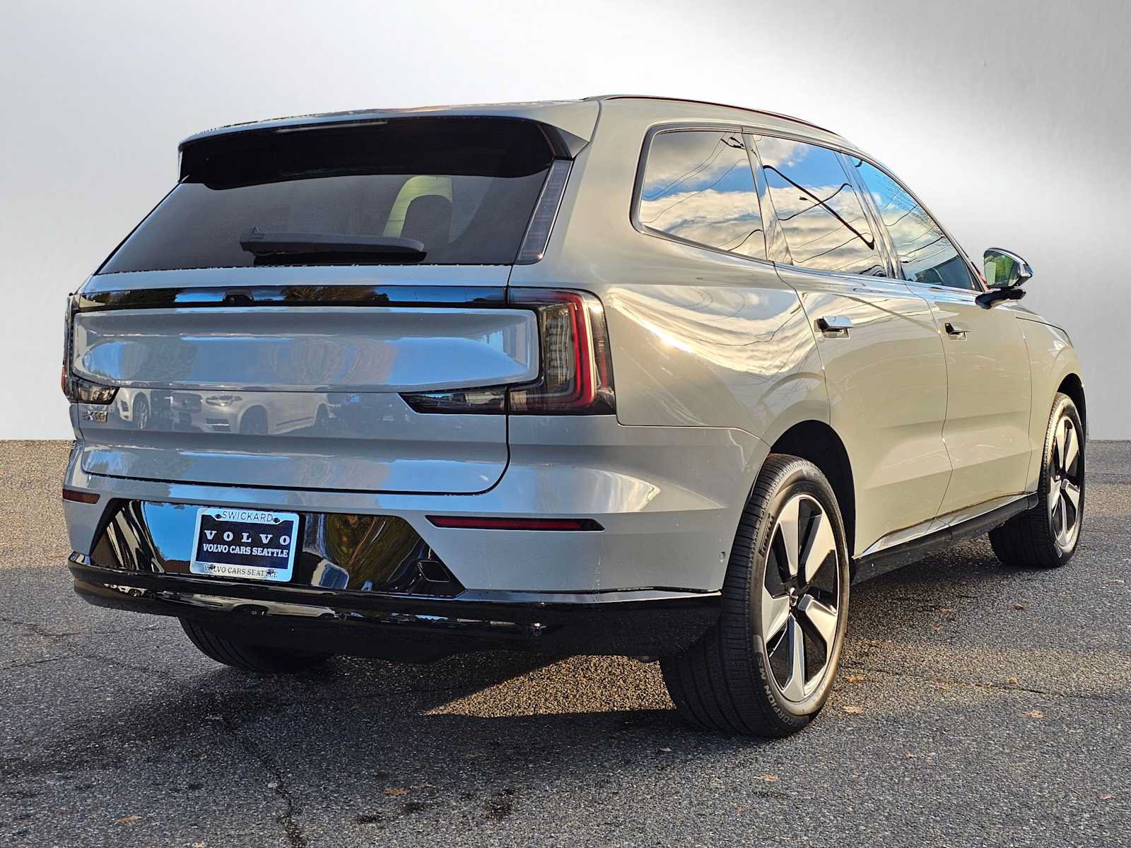 New 2025 Volvo EX90 Plus AWD/4WD image 7