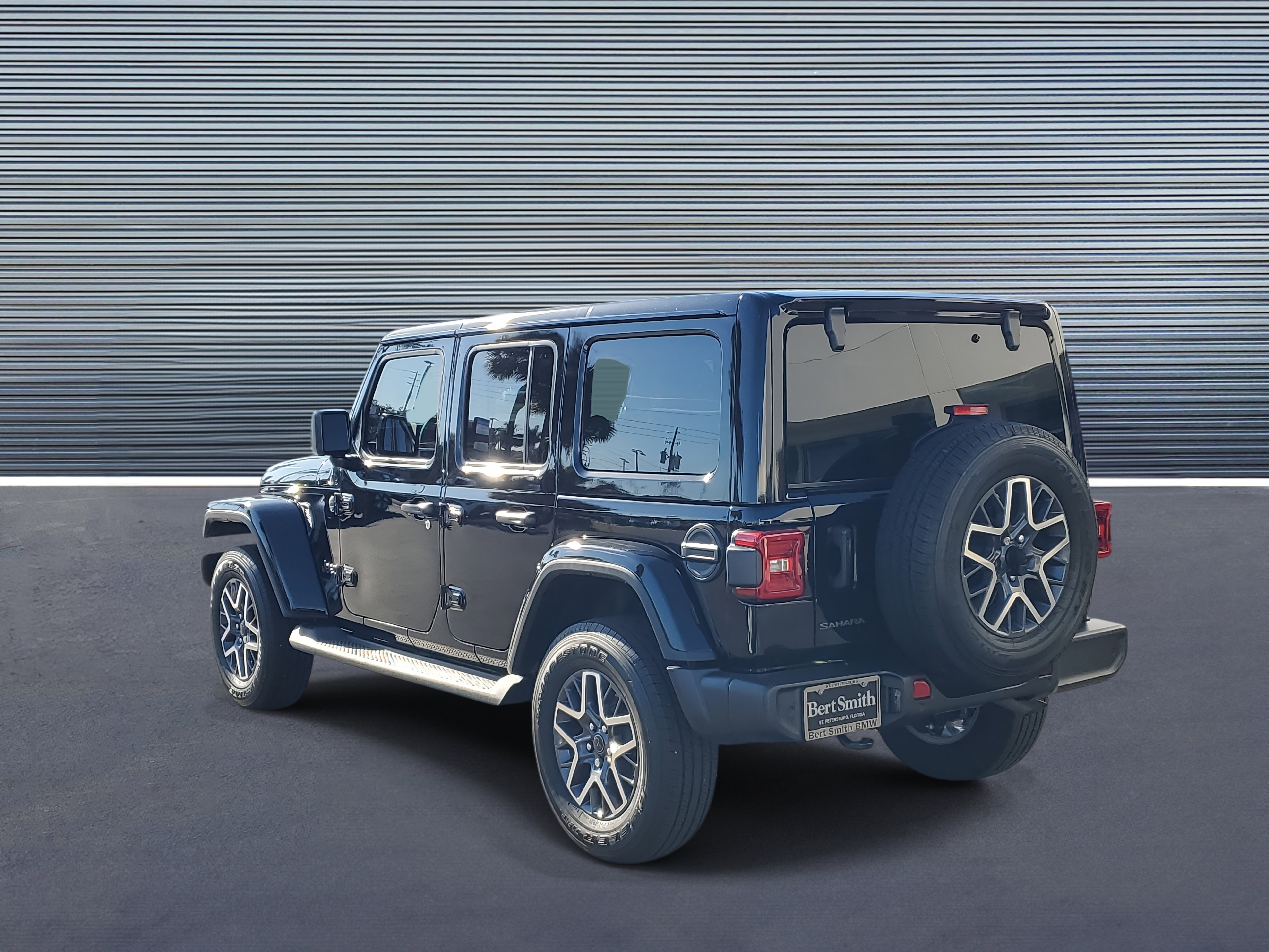 Used 2025 Jeep Wrangler Sahara image 4