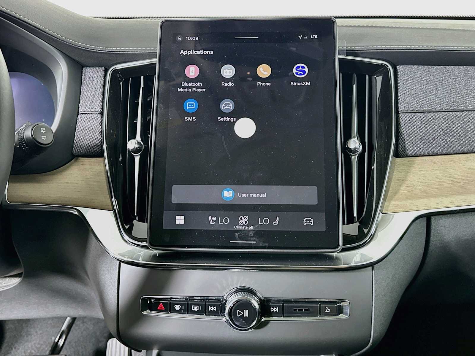 New 2027 Volvo XC90 B6 Plus AWD/4WD image 13