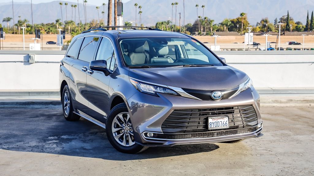 Used 2021 Toyota Sienna XLE