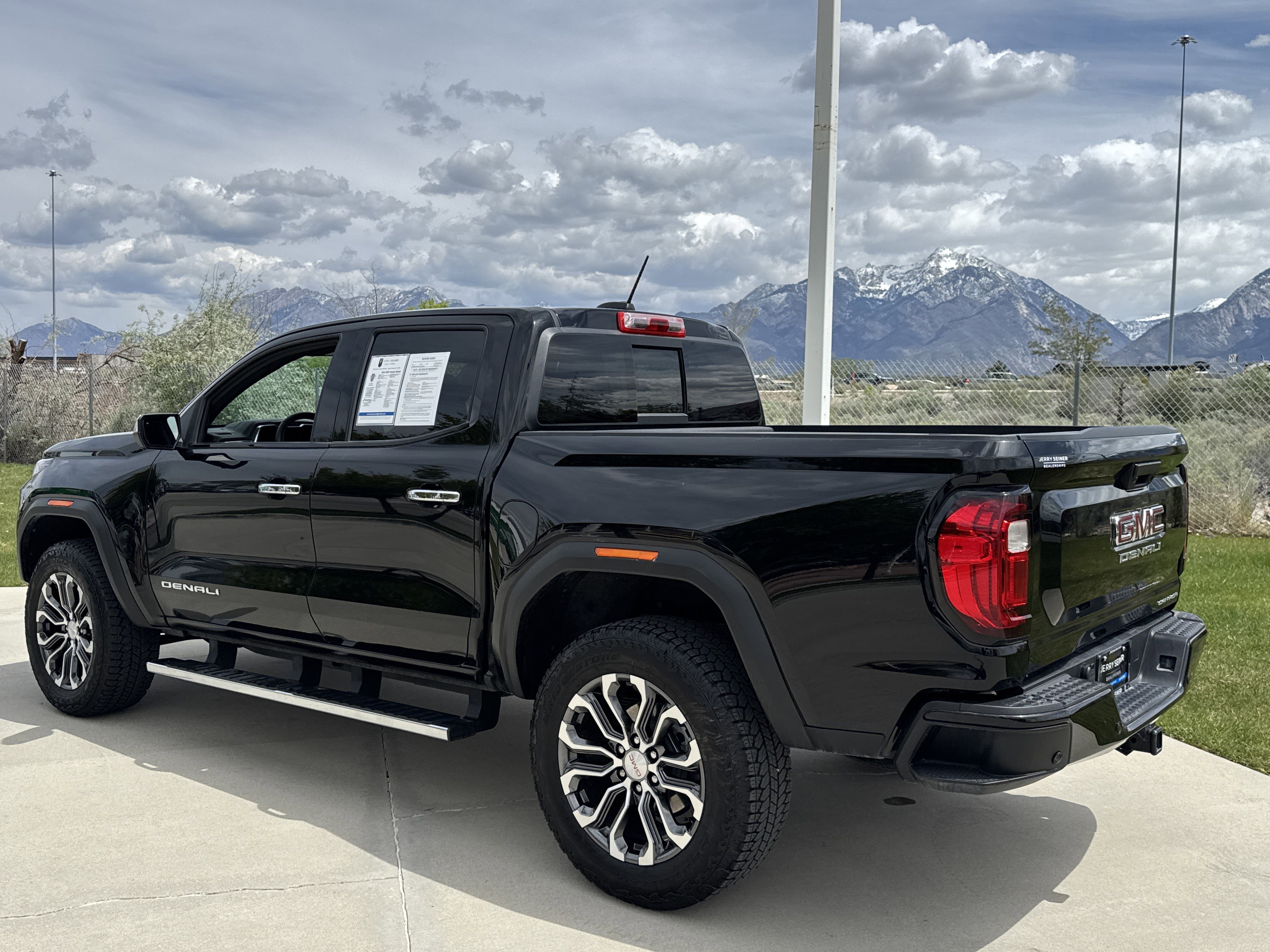 Used 2024 GMC Canyon Denali AWD/4WD image 3