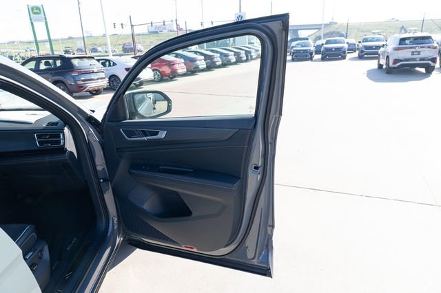 New 2026 Volkswagen Atlas Cross Sport SEL Premium R-Line image 17