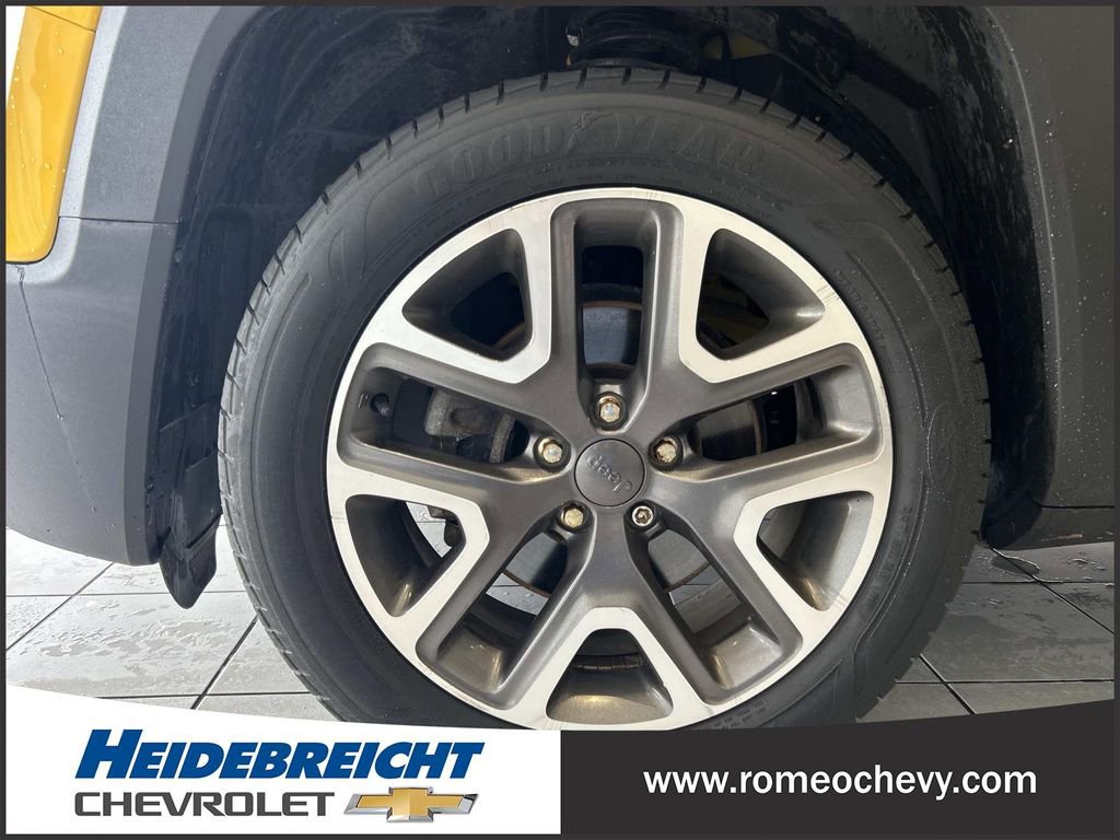Used 2016 Jeep Renegade Latitude FWD image 7
