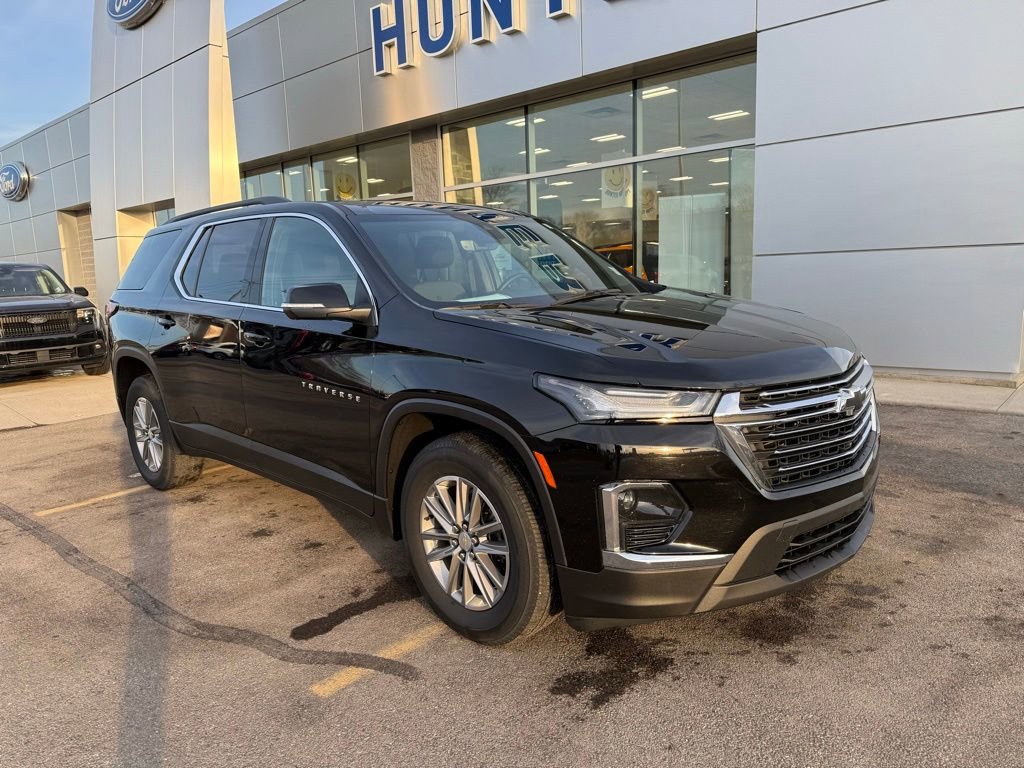 Used 2023 Chevrolet Traverse LT w/ Rear Camera Mirror Package image 39