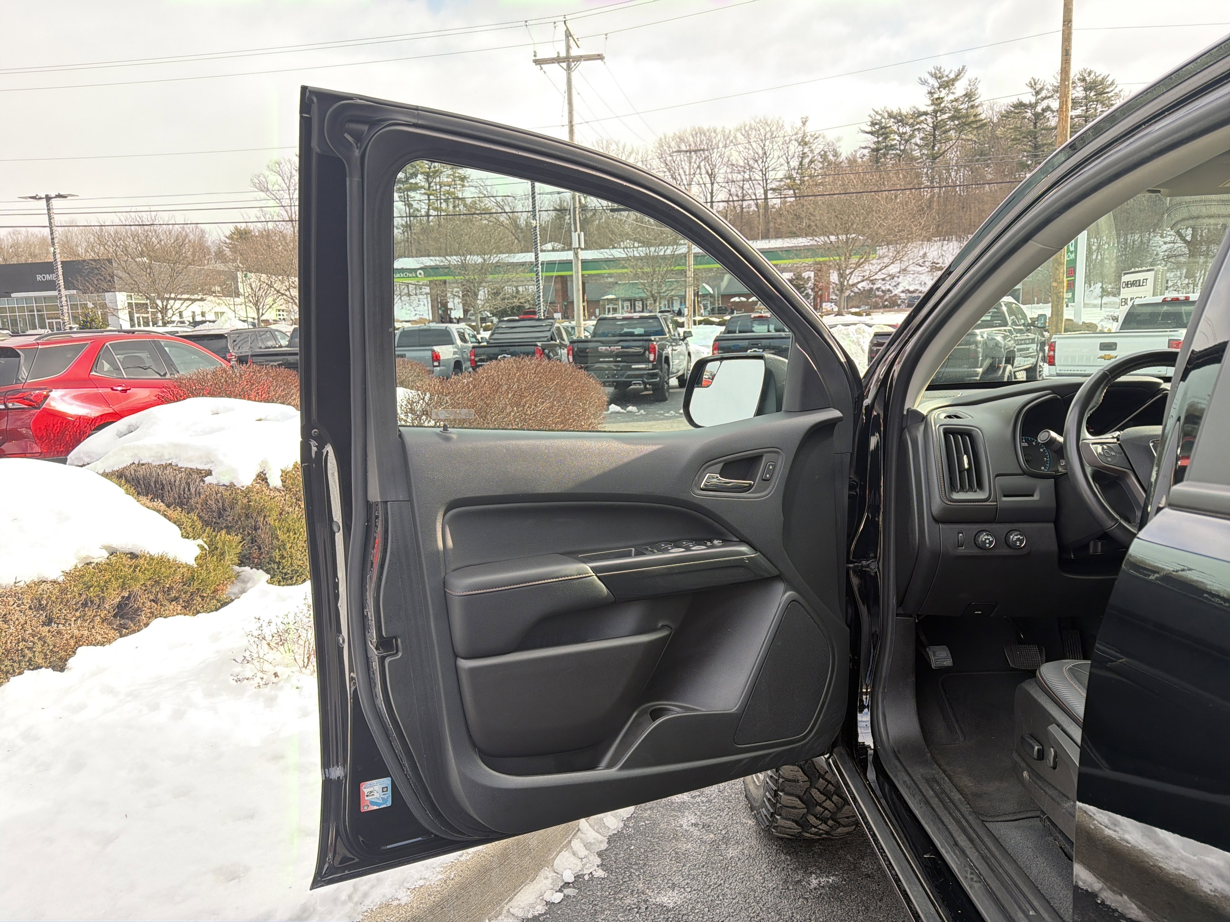 Used 2022 GMC Canyon AT4 w/ Trailering Package image 11