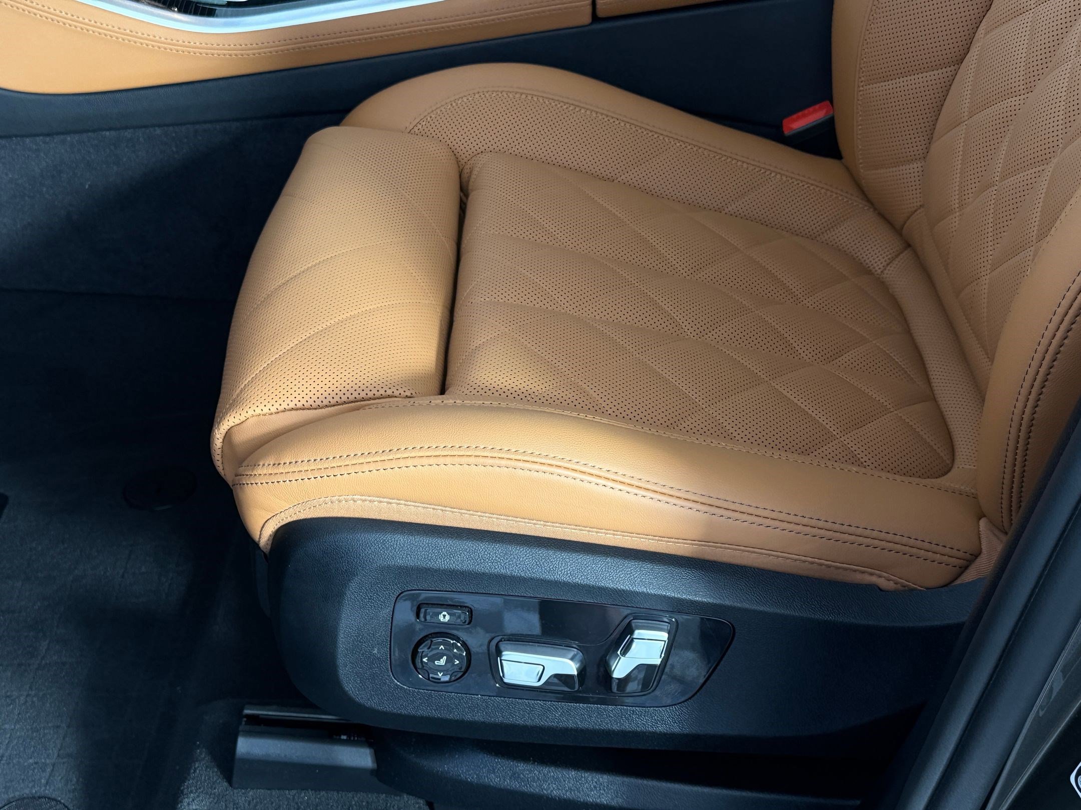 Used 2026 BMW X5 sDrive40i w/ M Sport Package RWD image 13