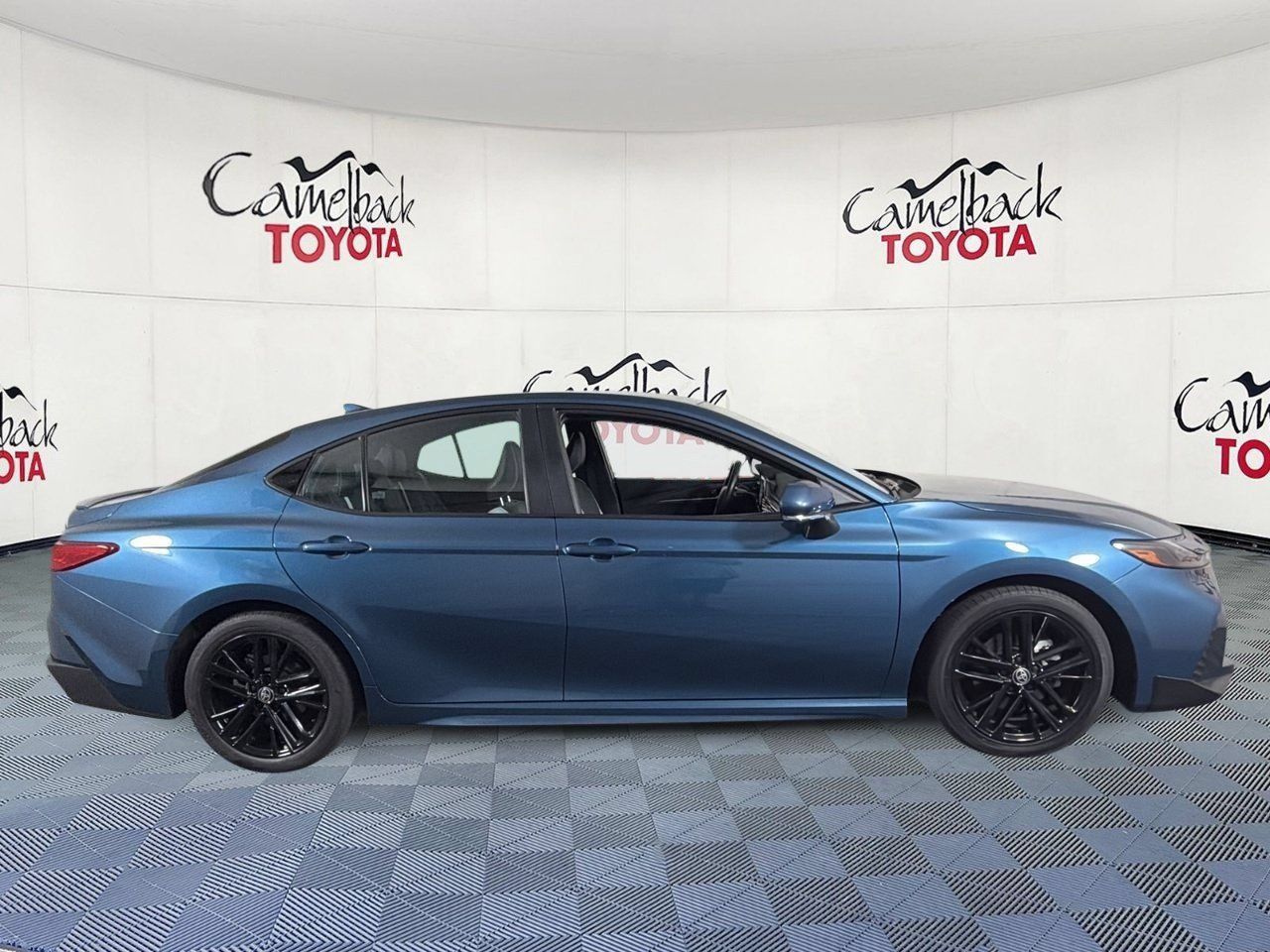 Used 2025 Toyota Camry SE FWD image 8