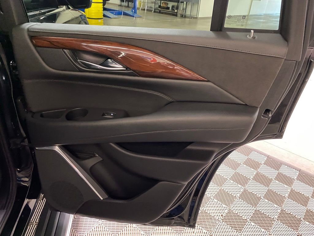 Used 2019 Cadillac Escalade Premium Luxury image 18