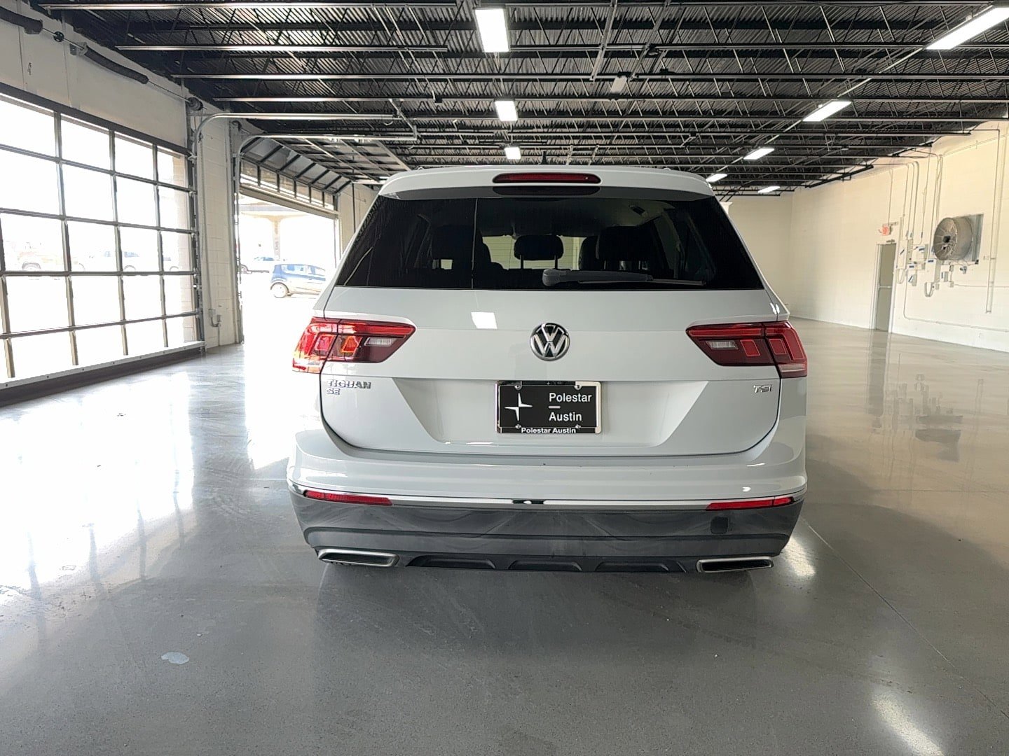 Used 2018 Volkswagen Tiguan SE w/ 18" Alloy Wheels Package FWD image 5