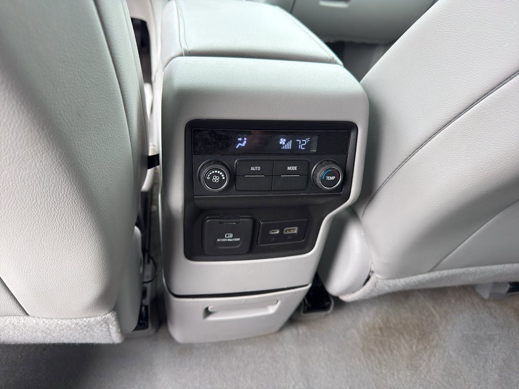 Used 2023 GMC Acadia SLT image 24
