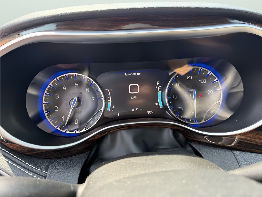 Used 2024 Chrysler Pacifica Limited FWD image 18