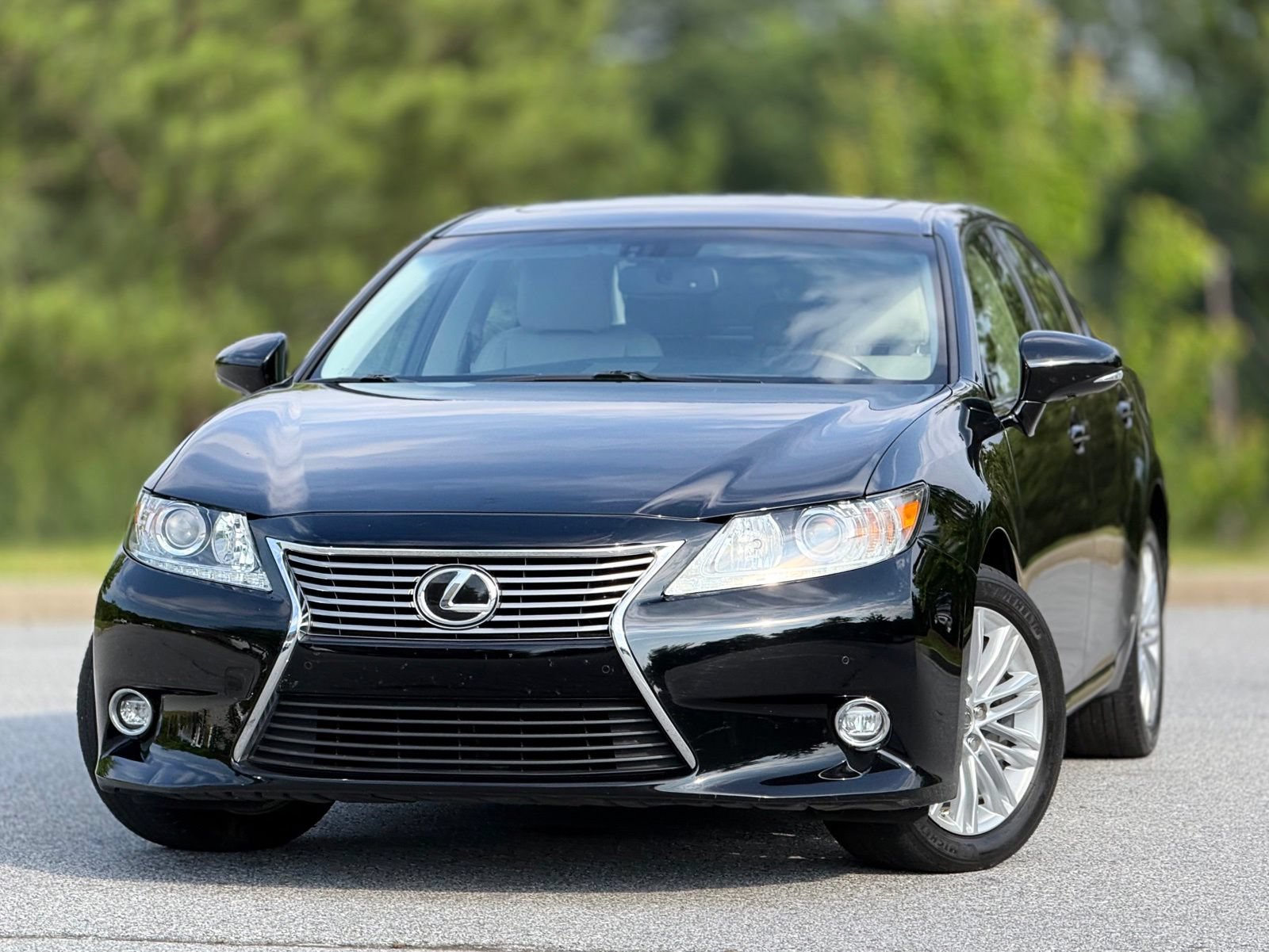 Used 2014 Lexus ES 350 w/ Luxury Package FWD image 2