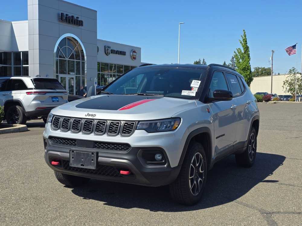 Used 2024 Jeep Compass Trailhawk AWD/4WD image 1