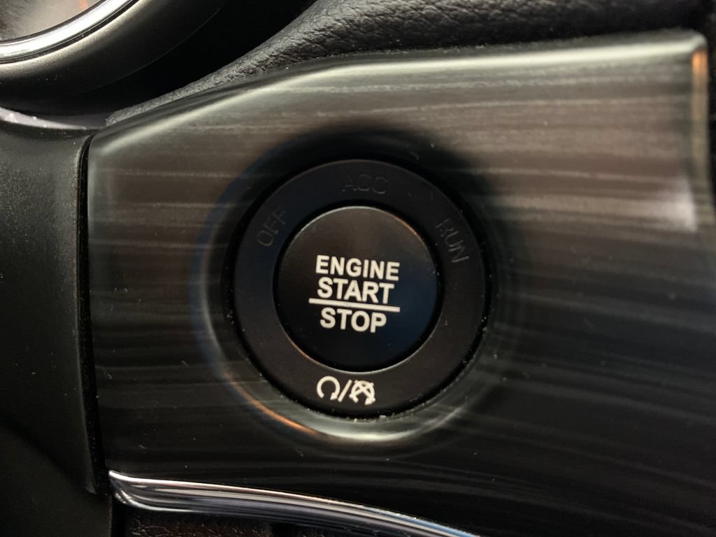 Used 2020 Jeep Grand Cherokee Limited AWD/4WD image 17