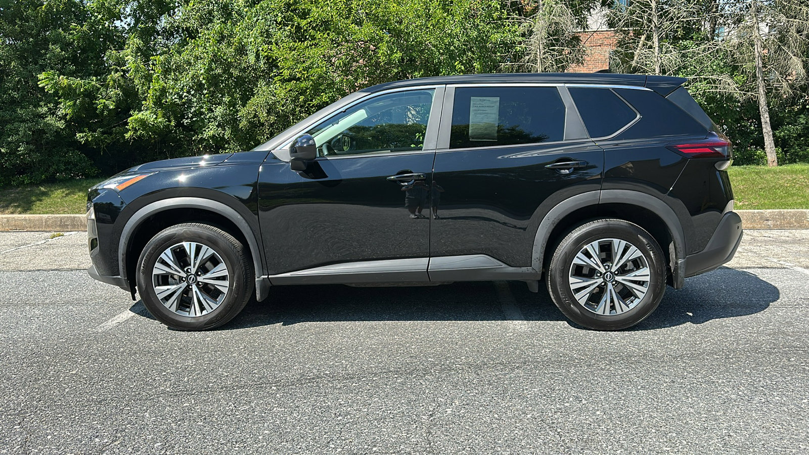 Certified 2023 Nissan Rogue SV image 26