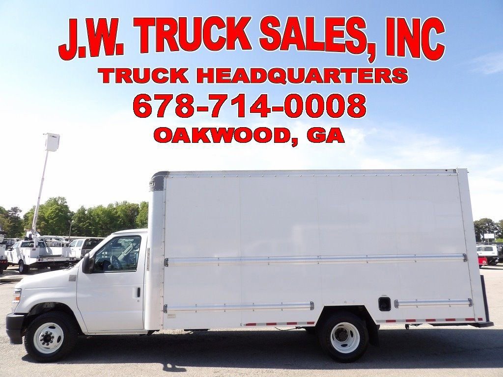 Used 2021 Ford E-350 and Econoline 350 Super Duty RWD image 2