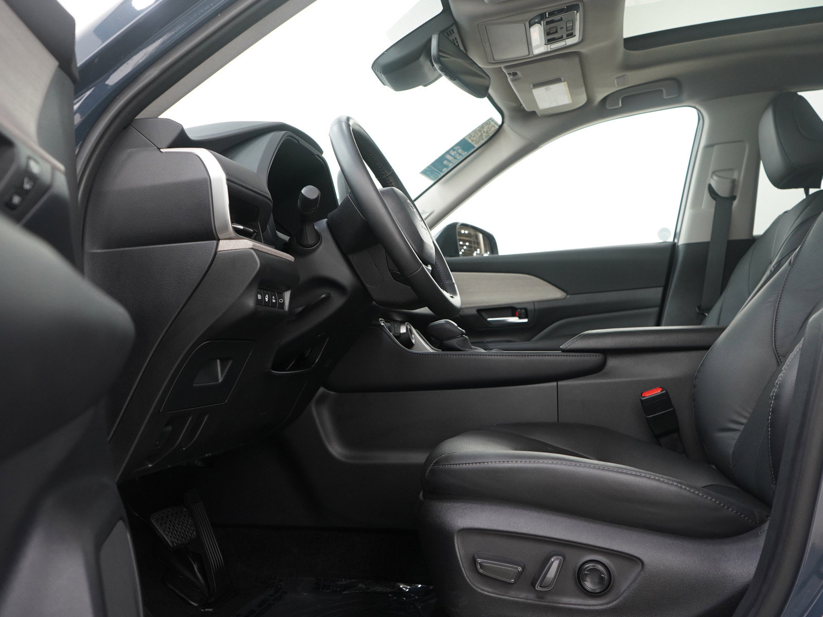 Used 2024 Toyota Grand Highlander Limited AWD/4WD image 25