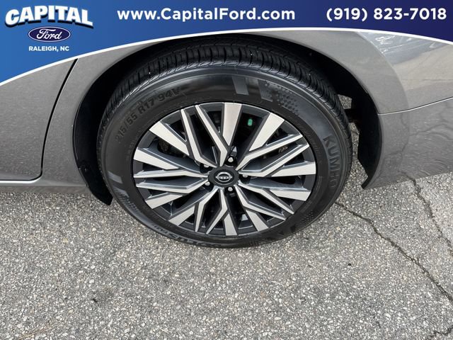 Used 2024 Nissan Altima 2.5 SV FWD image 13