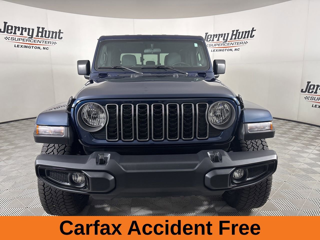 Used 2025 Jeep Gladiator Sport image 3