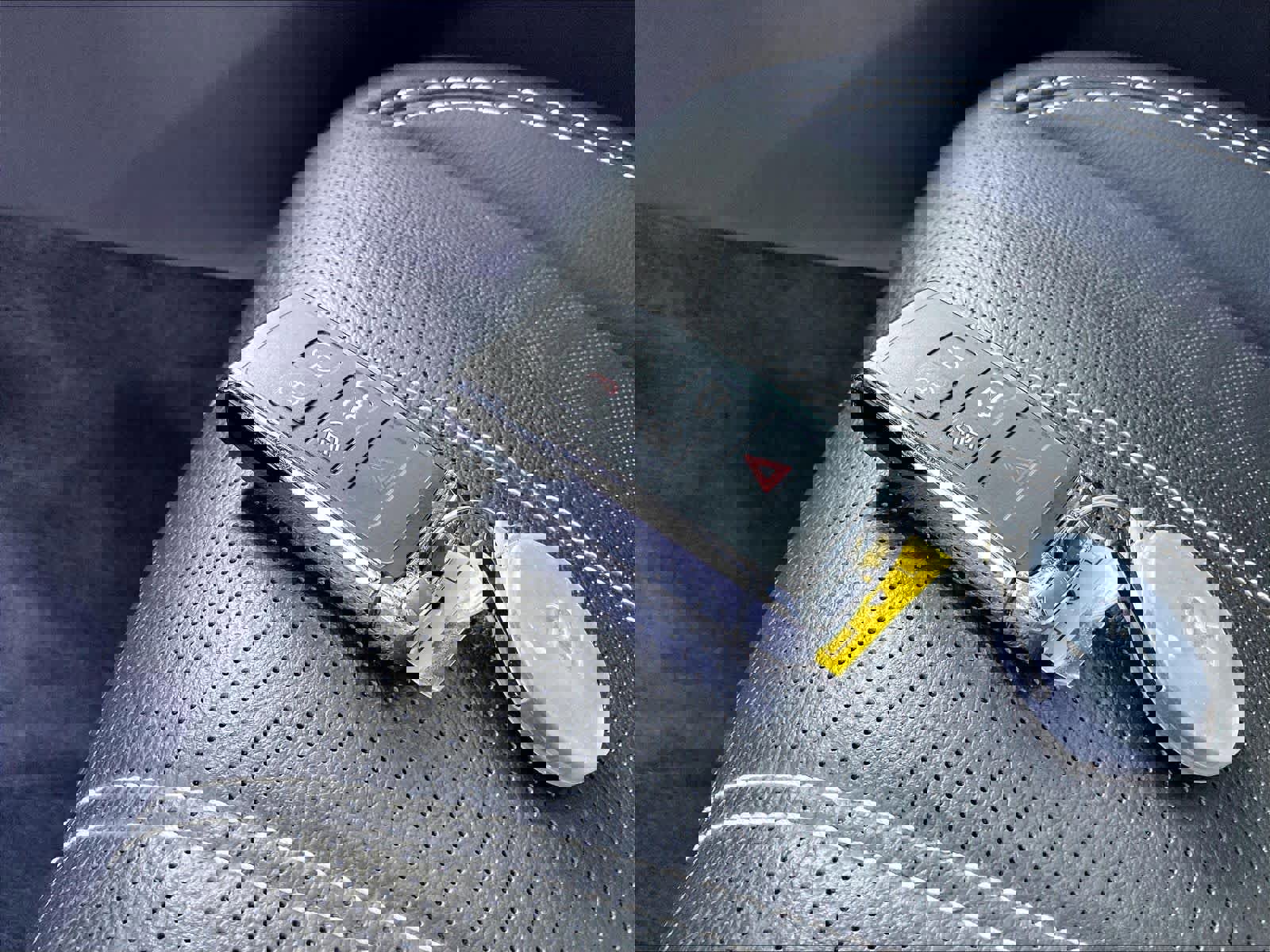 Used 2023 Land Rover Range Rover Velar R-Dynamic S image 12