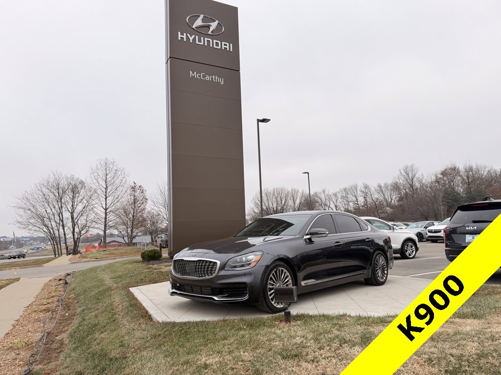 Used 2020 Kia K900 Luxury image 1