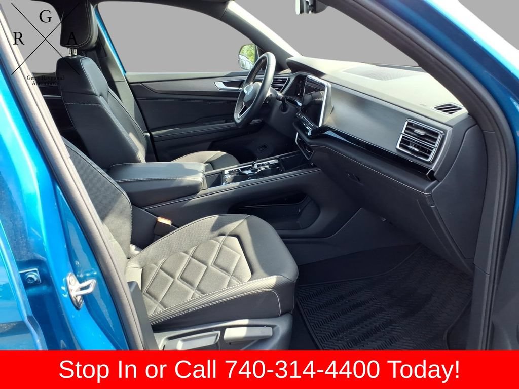 Used 2024 Volkswagen Atlas Cross Sport SE AWD/4WD image 9